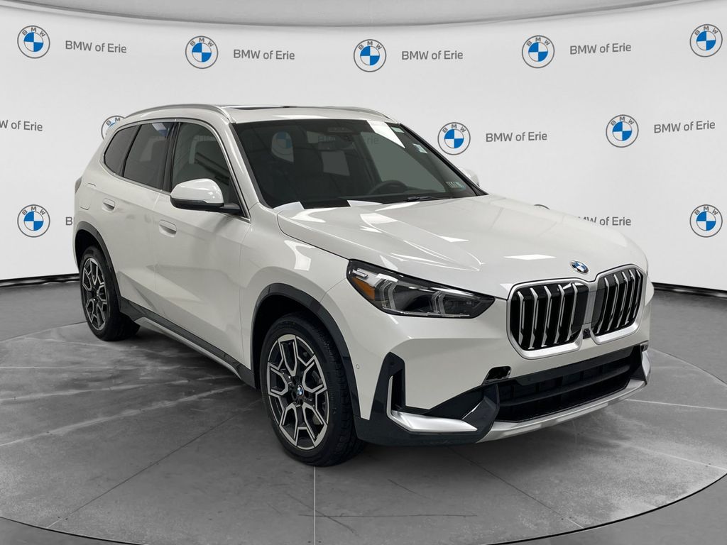 New 2026 Mineral White Metallic BMW xDrive28i image 4