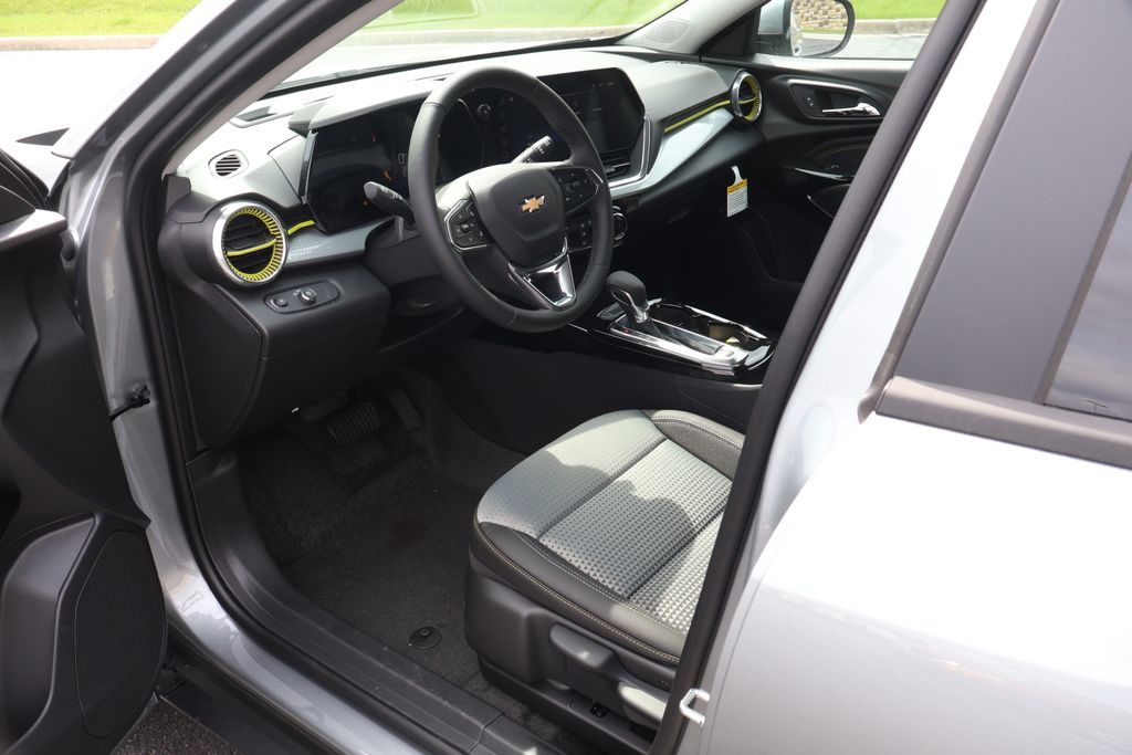 Thumbnail: 2026 Chevrolet Trax - 13