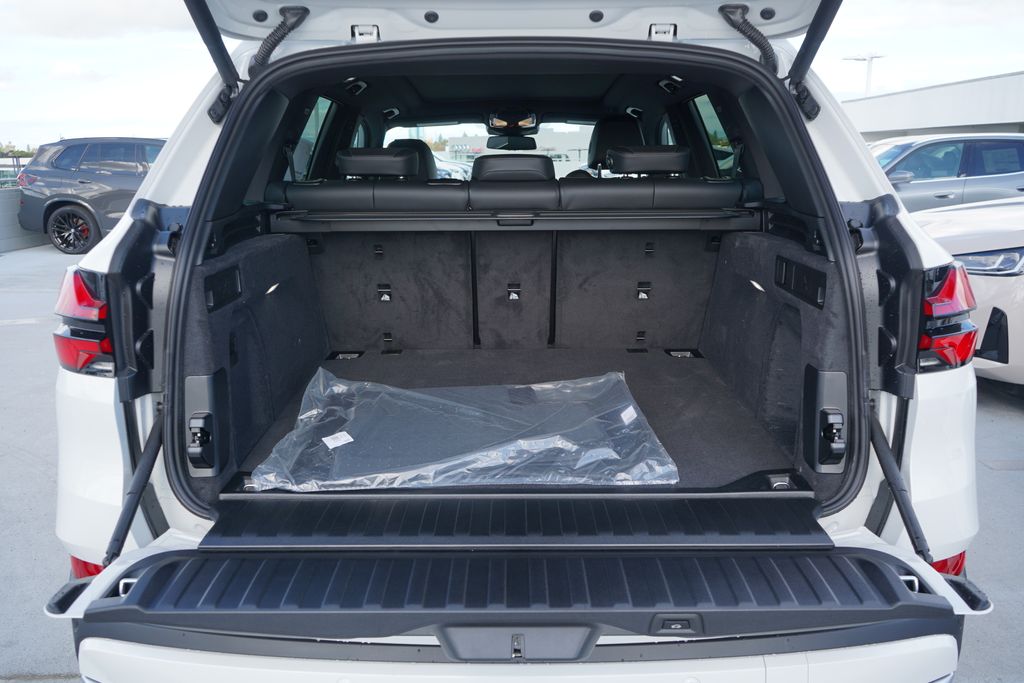 Thumbnail: 2026 BMW X5 - 16