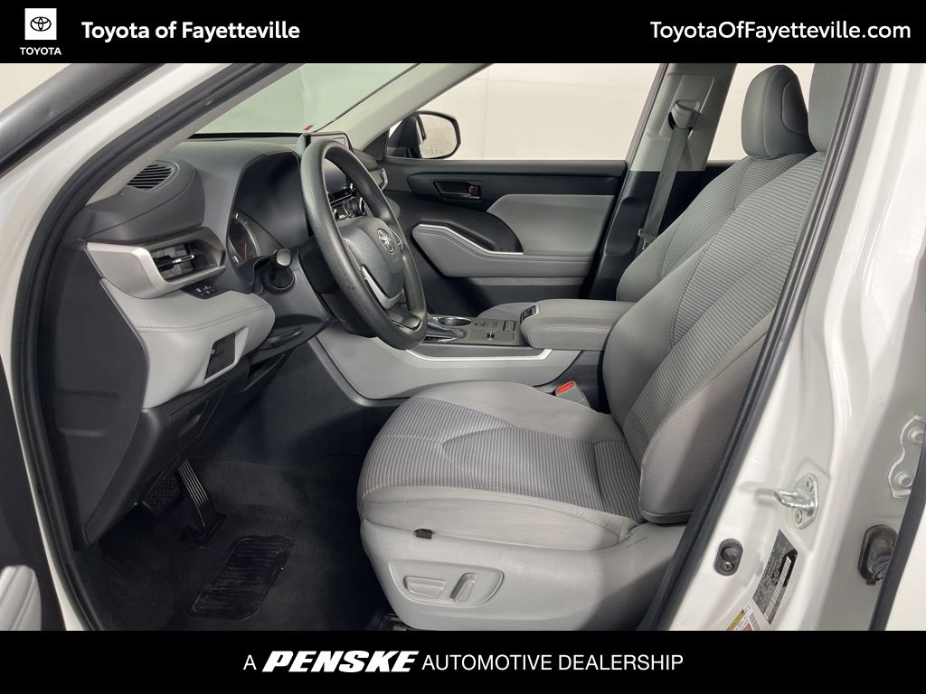 Thumbnail: 2022 Toyota Highlander - 21