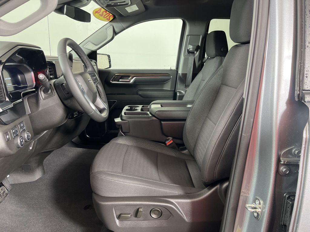 Thumbnail: 2024 Chevrolet Silverado 1500 - 18