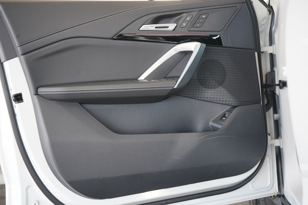 2025 BMW X1 xDrive28i 9