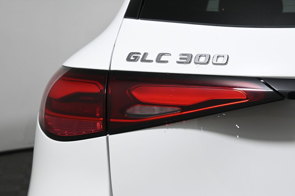 2025 Mercedes-Benz GLC 300 12
