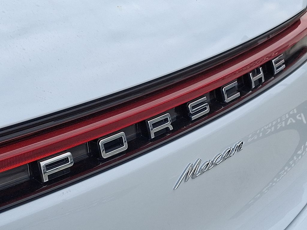 Thumbnail: 2026 Porsche Macan - 30
