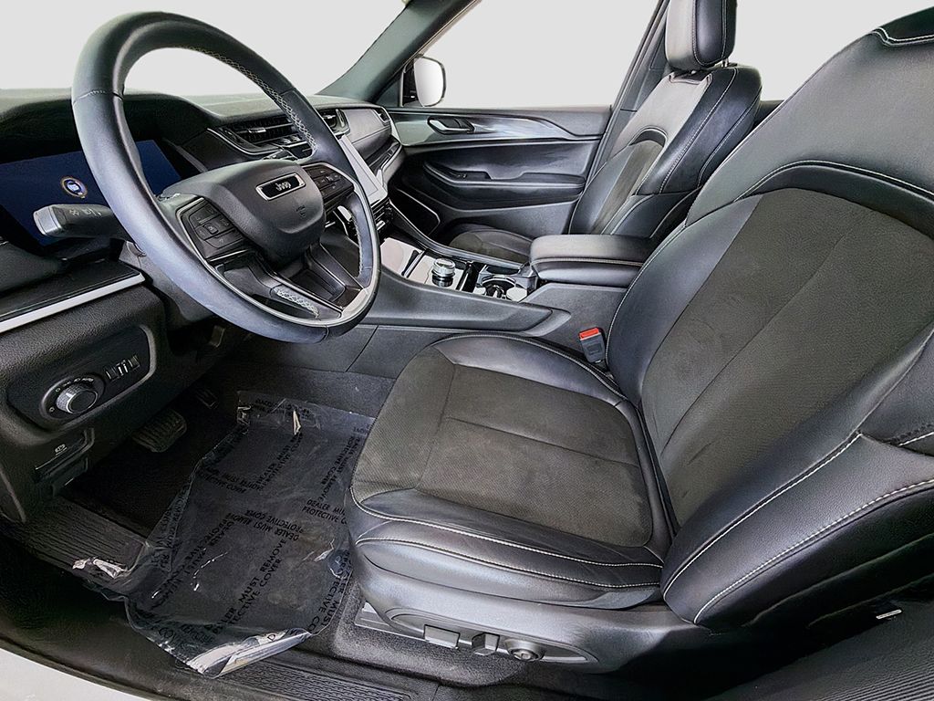 Used 2021 White Jeep Altitude image 23