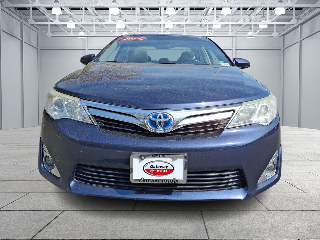 2014 Toyota Camry XLE 2