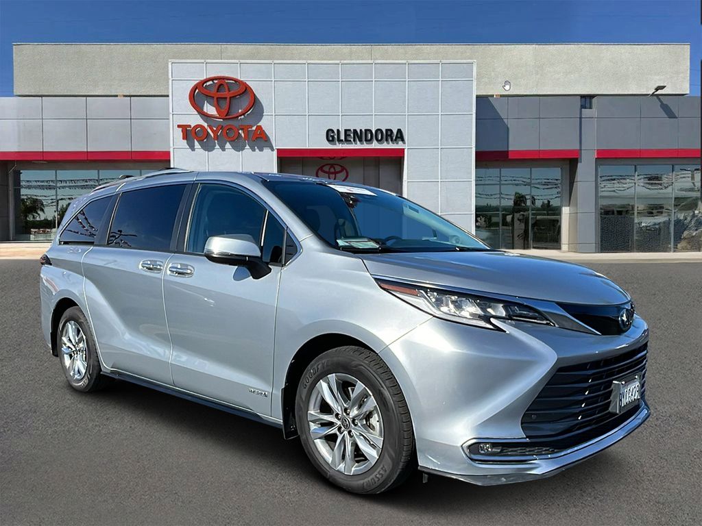 2021 Toyota Sienna Limited 7-Passenger FWD