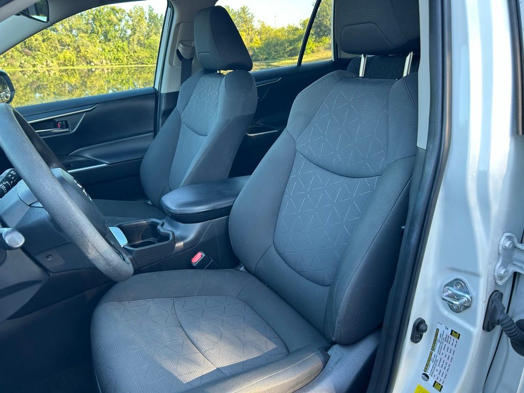 Thumbnail: 2022 Toyota RAV4 - 14