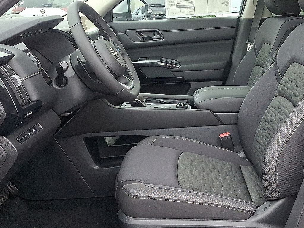 Thumbnail: 2025 Nissan Pathfinder - 9