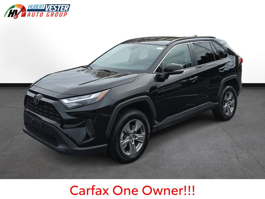 2024 Toyota RAV4 XLE photo 2