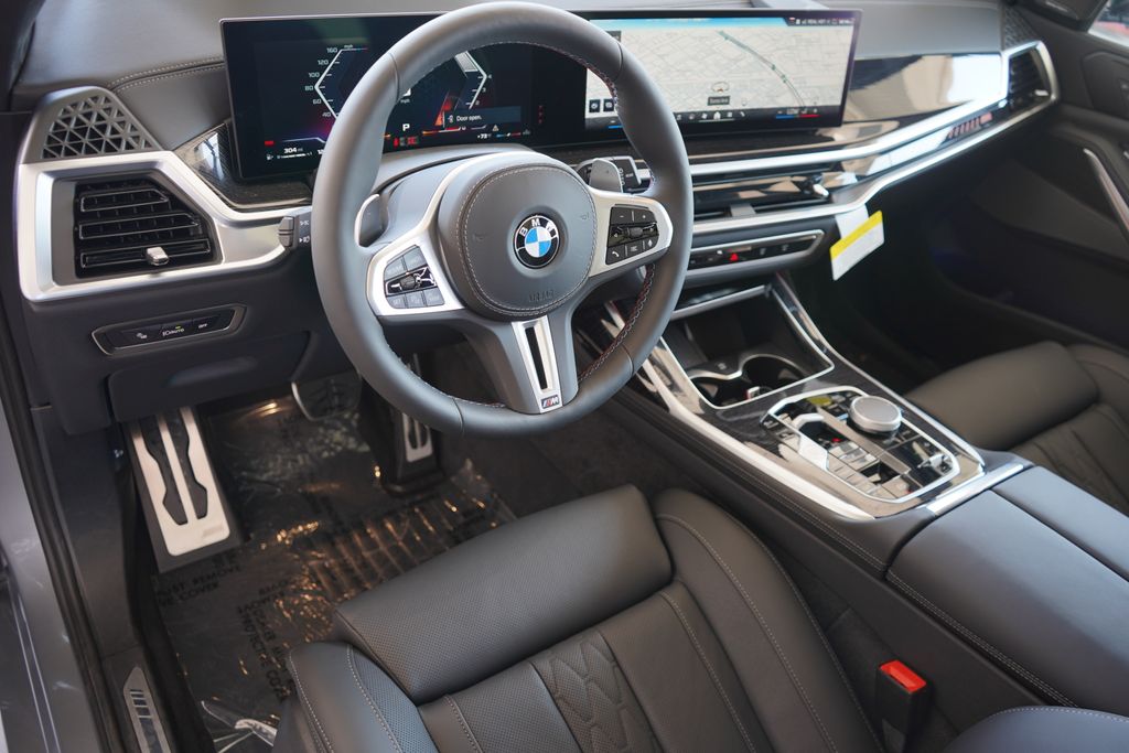 2025 BMW X7 M60i 12