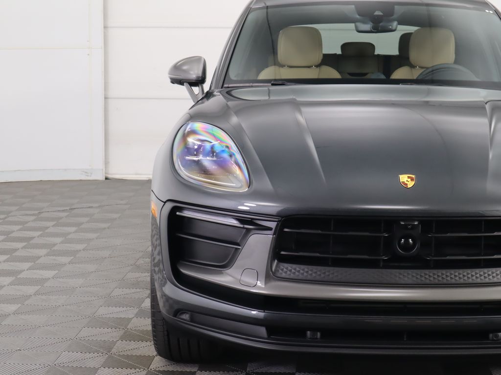 Thumbnail: 2025 Porsche Macan - 12