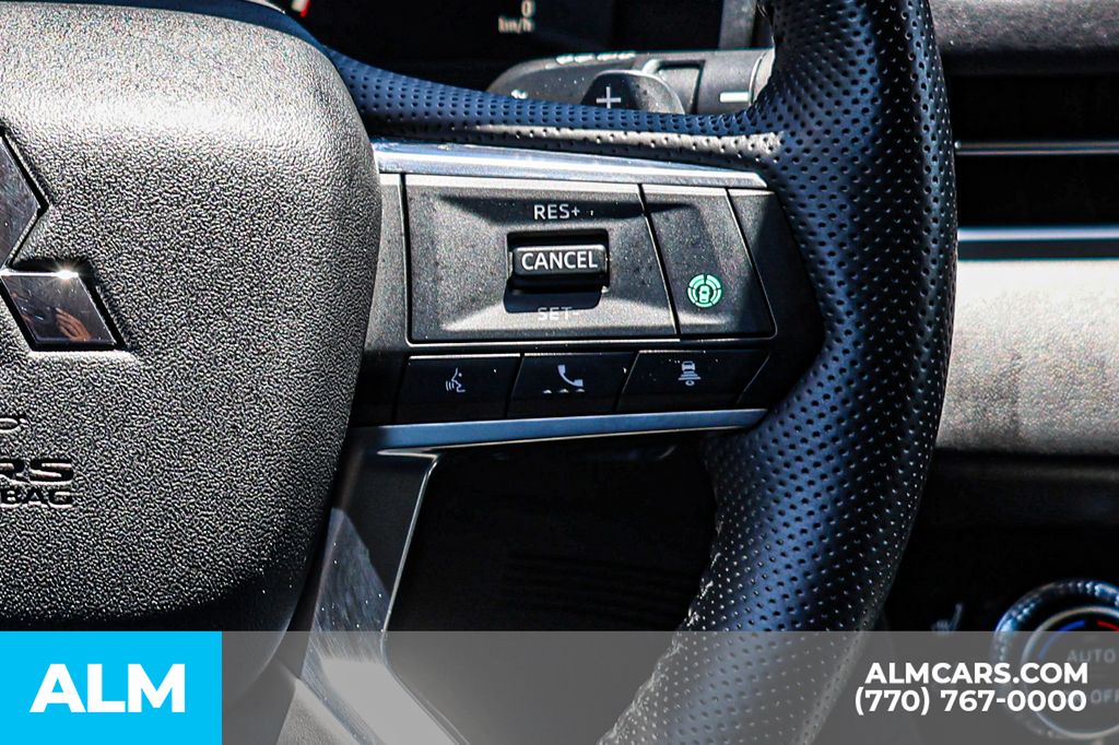 Used 2025 Silver Mitsubishi SEL/MT Certified/7 Seats image 37