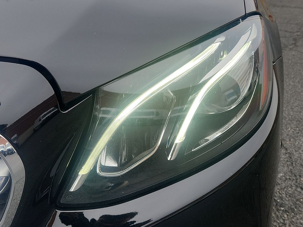 Thumbnail: 2017 Mercedes-Benz E-Class - 9