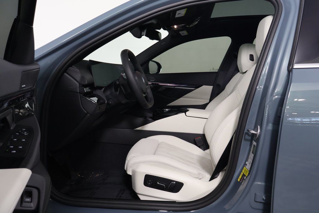 Thumbnail: 2024 BMW i5 - 10