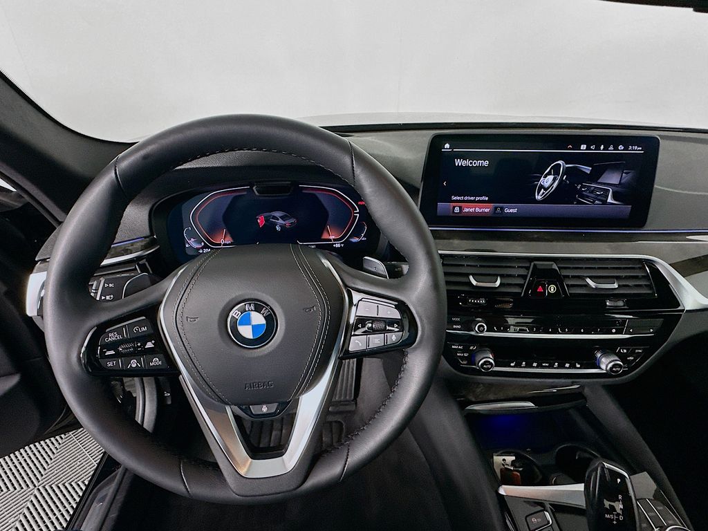 2022 BMW 5 Series 540i xDrive 11