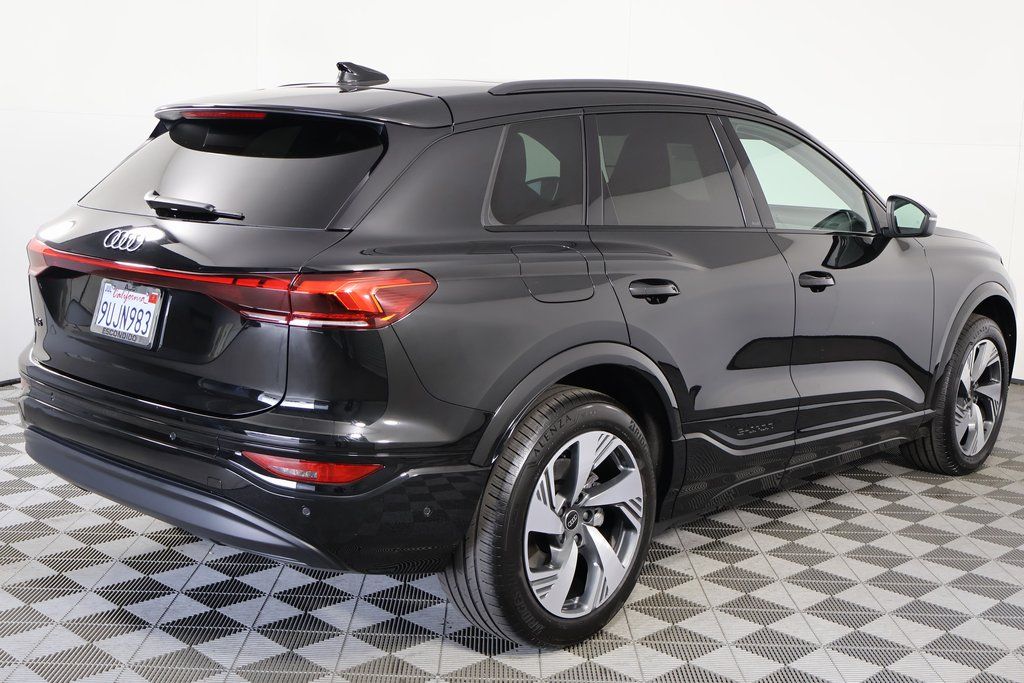 Thumbnail: 2025 Audi Q6 e-tron - 4