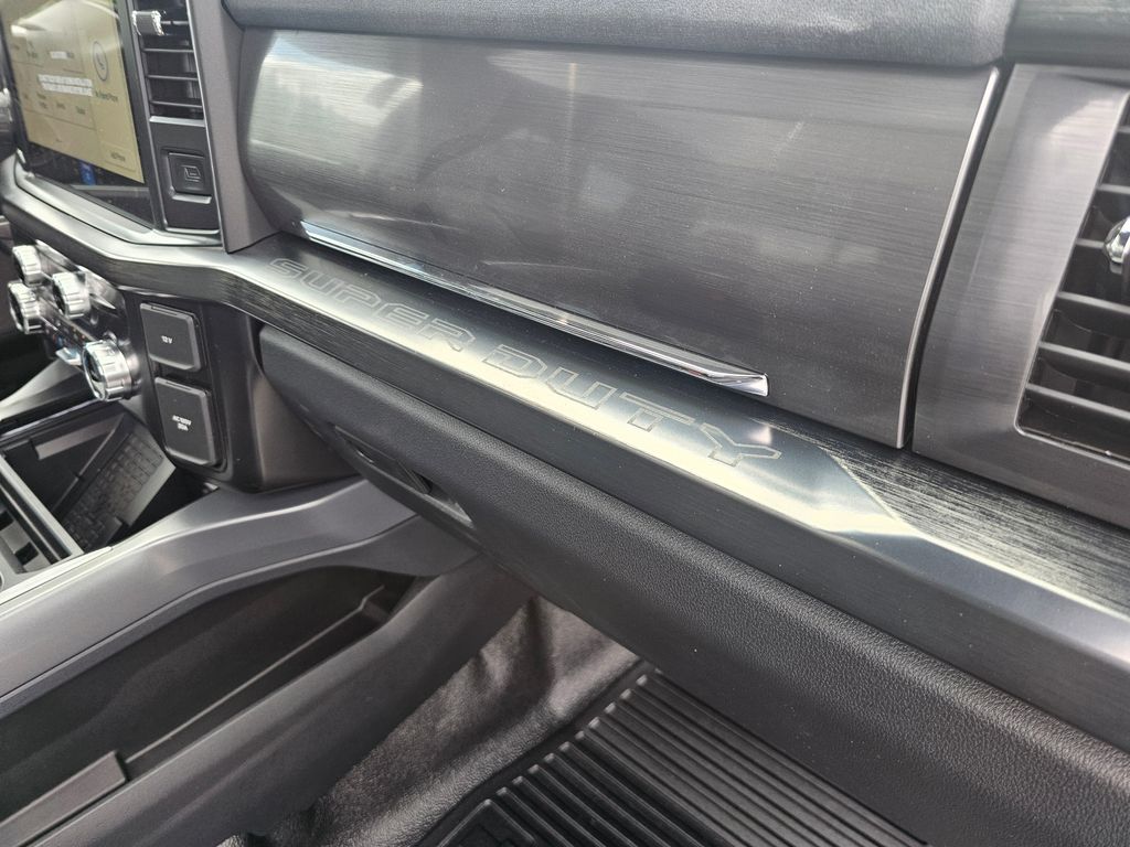 New 2025 White Ford Lariat image 12