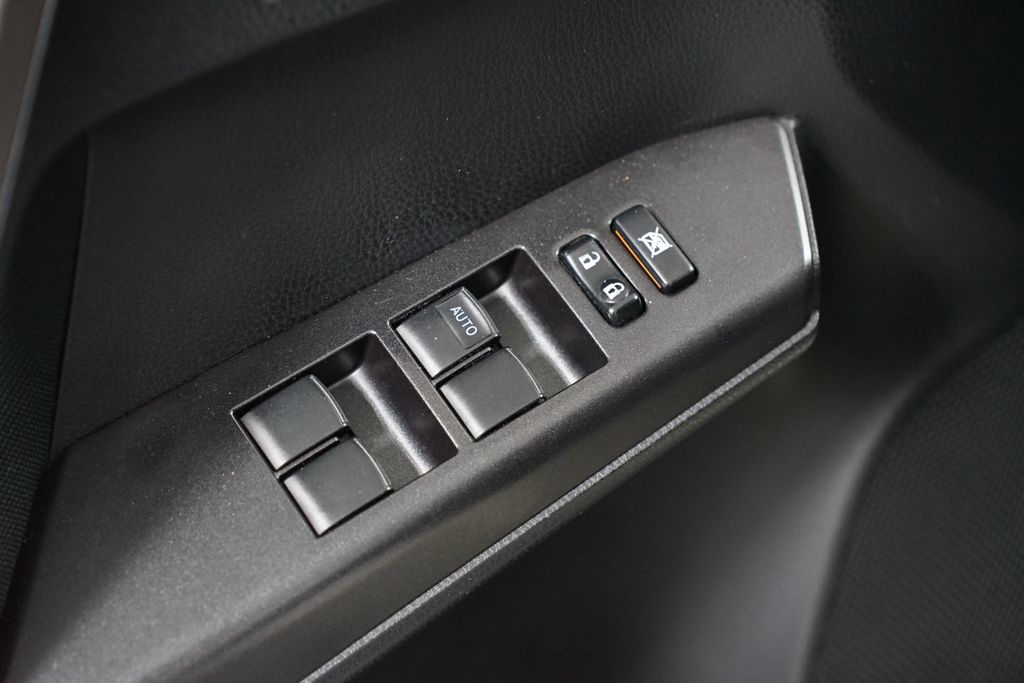 Thumbnail: 2017 Toyota RAV4 - 28