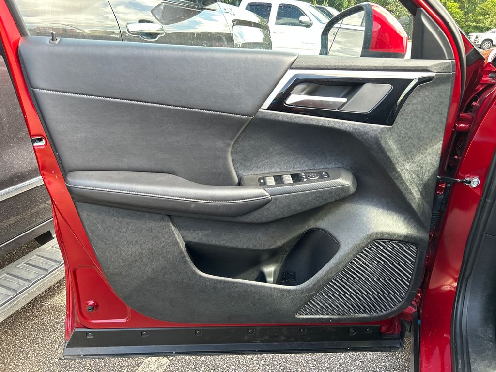 Certified Used 2024  Mitsubishi  image 8