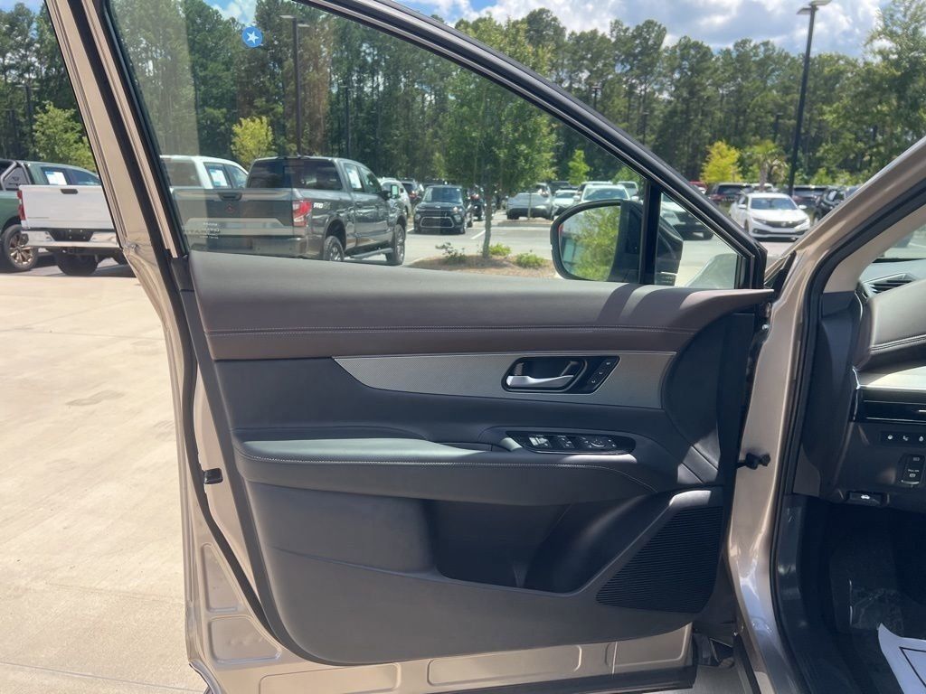 2025 Champagne Silver Metallic Nissan Murano Platinum AWD SUV