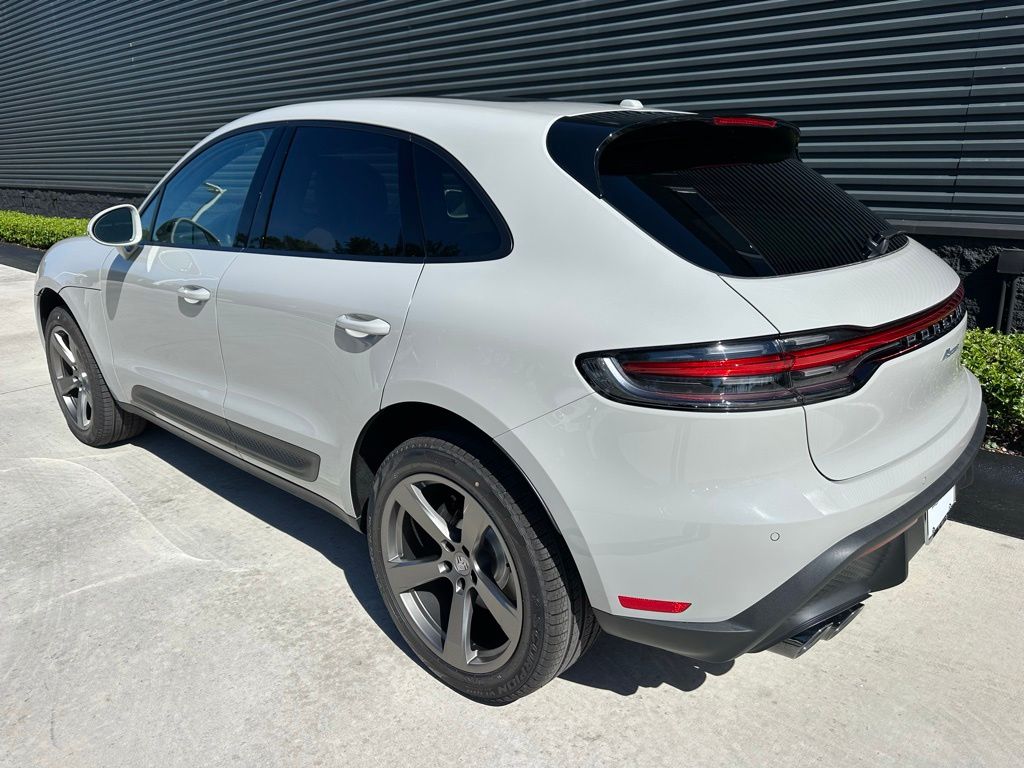 Thumbnail: 2026 Porsche Macan - 3