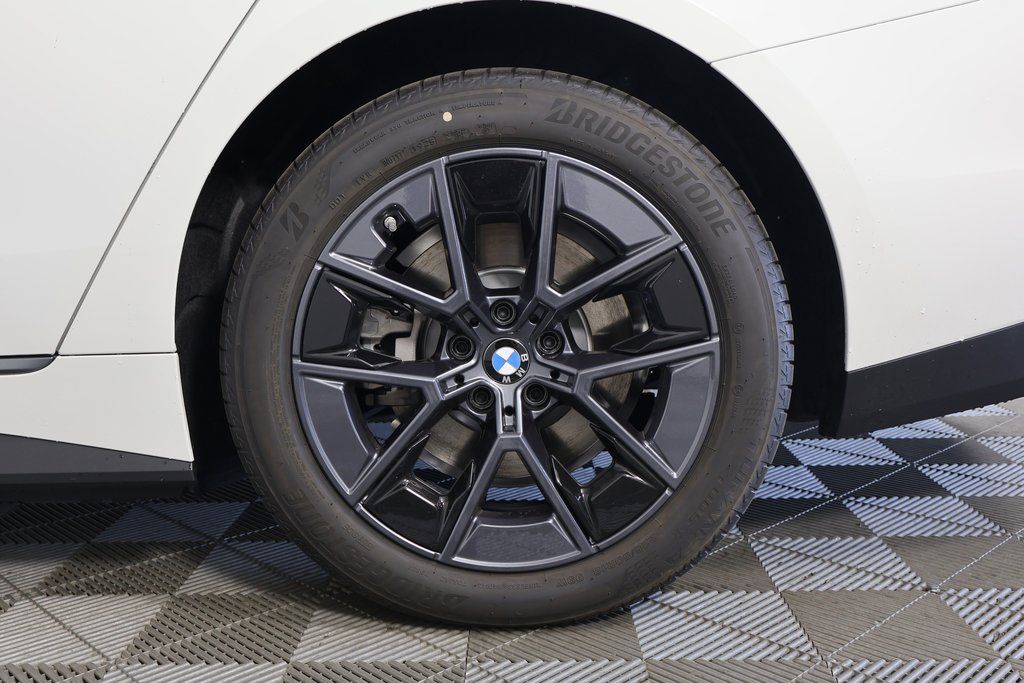 Thumbnail: 2025 BMW i4 - 10