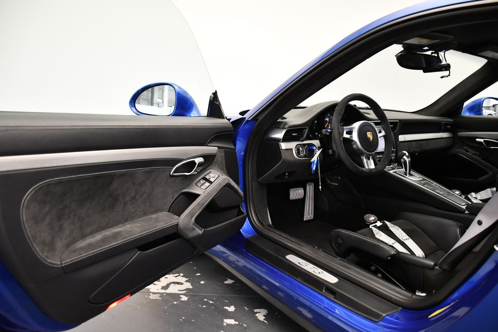 Thumbnail: 2015 Porsche 911 - 31