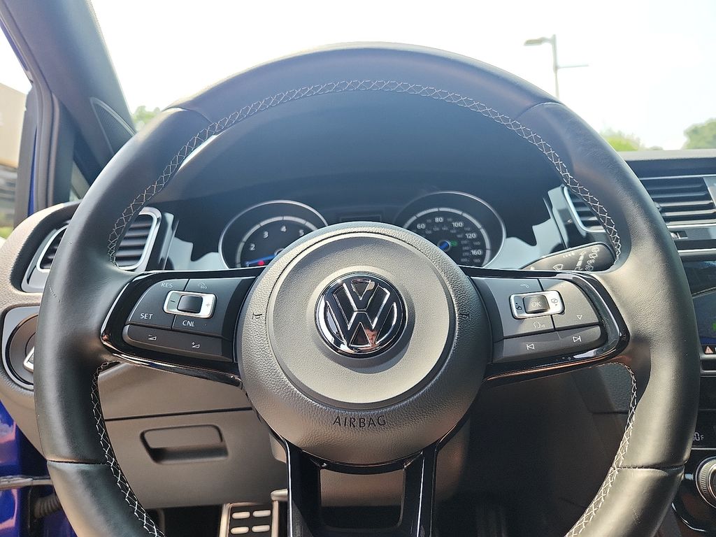 Thumbnail: 2016 Volkswagen Golf - 18