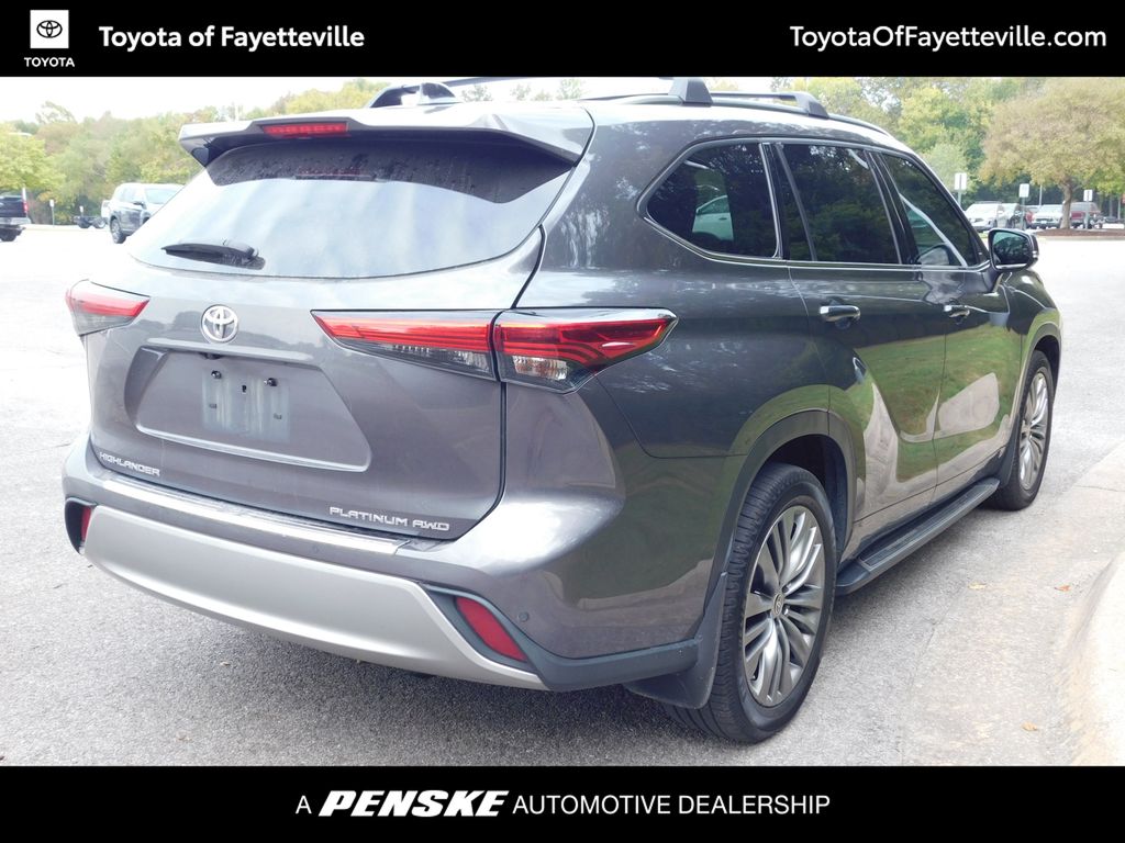 Thumbnail: 2021 Toyota Highlander - 4