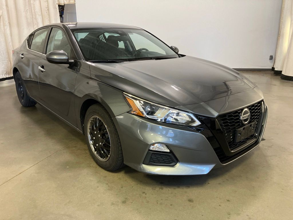 2021 Nissan Altima Gris (Gun Metallic) Sedán Tracción delantera Transmisión variable continua