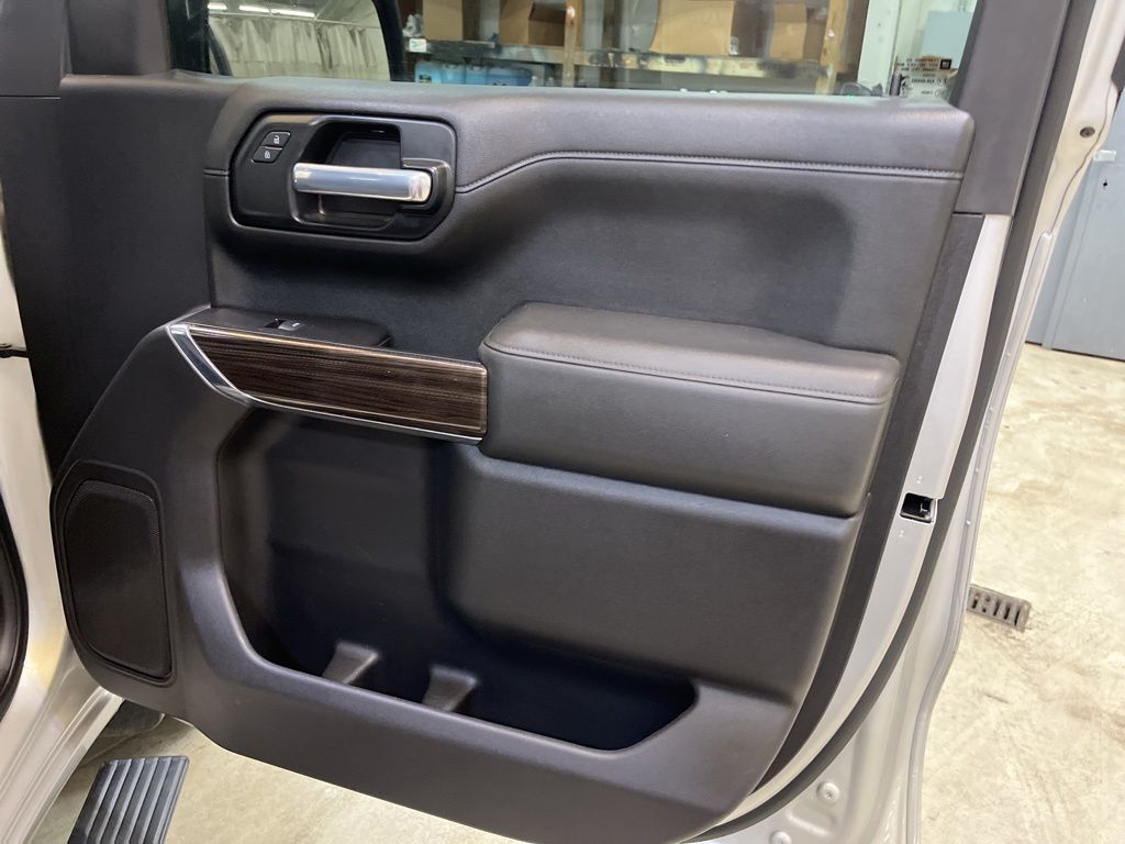 Used 2021 Silver Chevrolet RST image 27