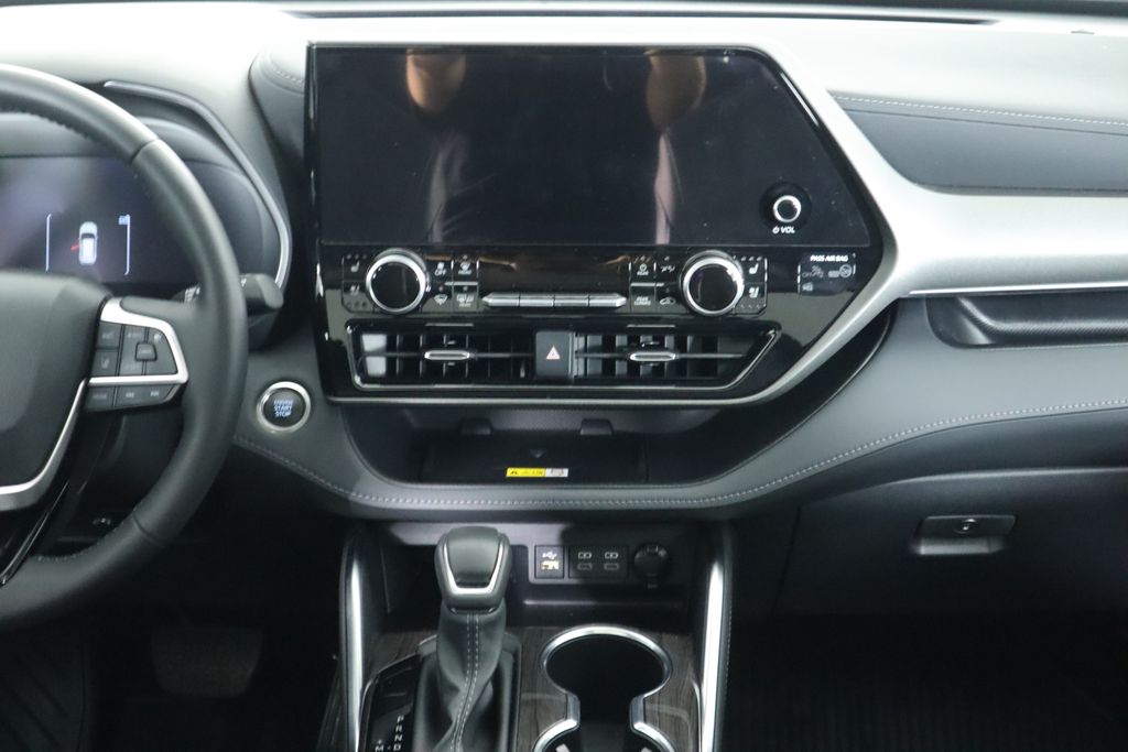 2024 Toyota Highlander Limited 14