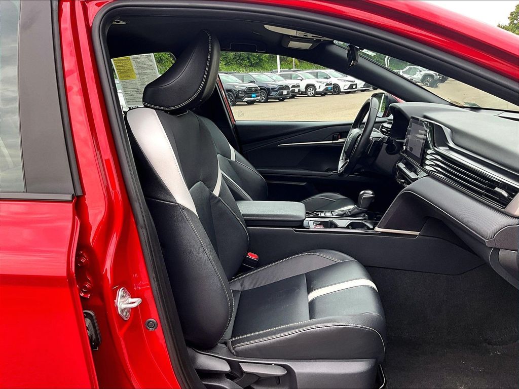 2025 Toyota Camry — photo 11