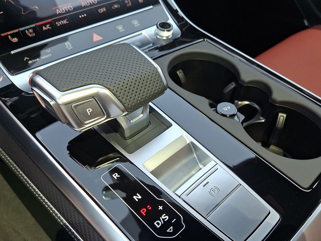 Thumbnail: 2026 Audi SQ7 - 12