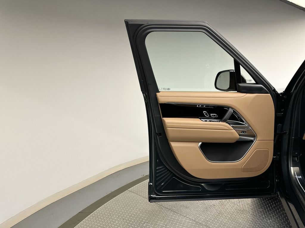 Thumbnail: 2025 Land Rover Range Rover - 8