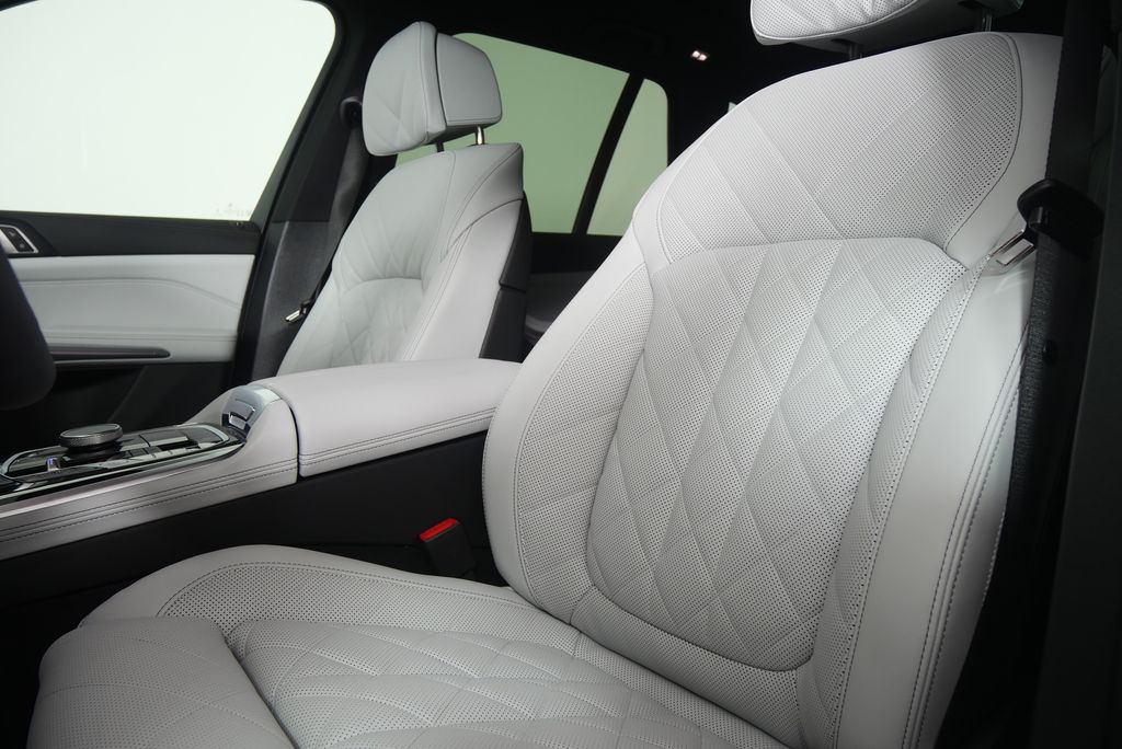Thumbnail: 2026 BMW X5 - 11