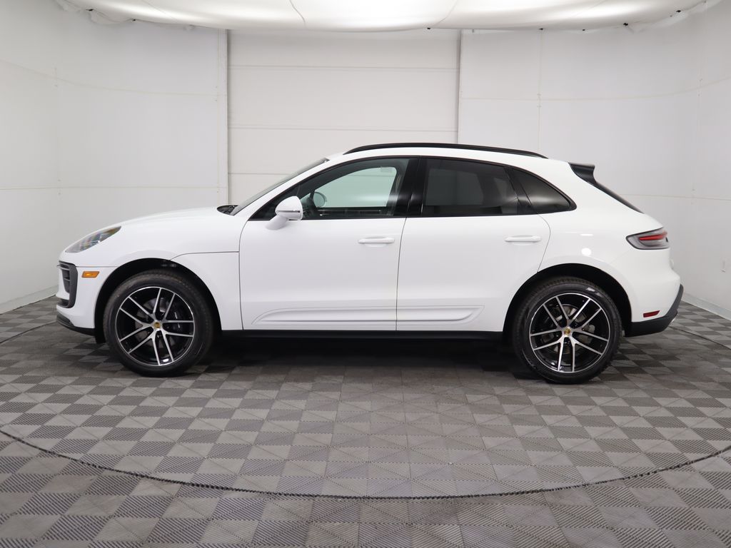 Thumbnail: 2025 Porsche Macan - 2