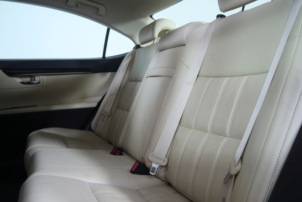 Thumbnail: 2016 Lexus ES - 11