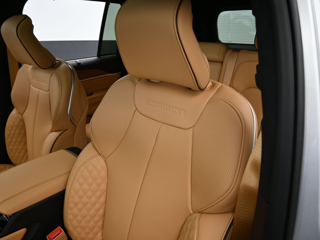 New 2025 Silver Zynith Jeep Summit image 17