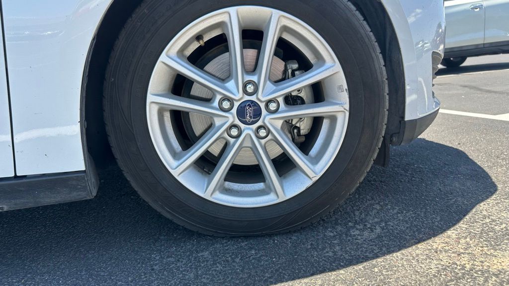 2017 Ford Focus SE 10