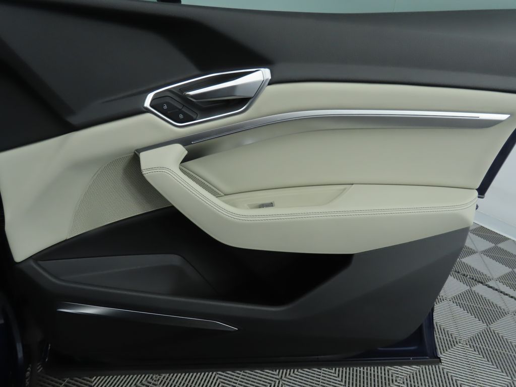 2021 Audi e-tron Premium Plus 26
