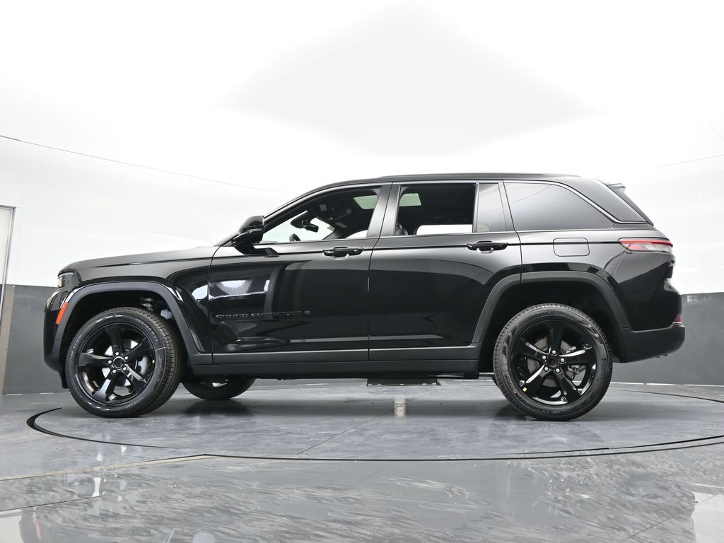 New 2026 Diamond Black Crystal Pearlcoat Jeep Limited image 52