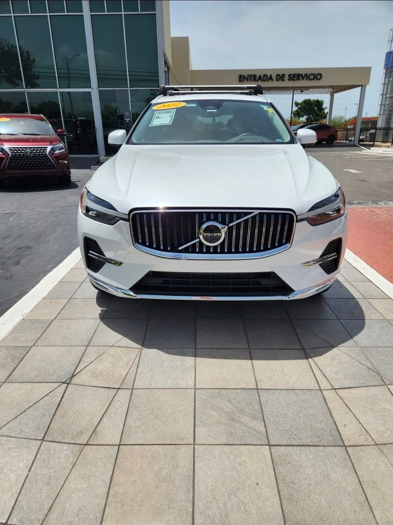 Thumbnail: 2022 Volvo XC60 - 2