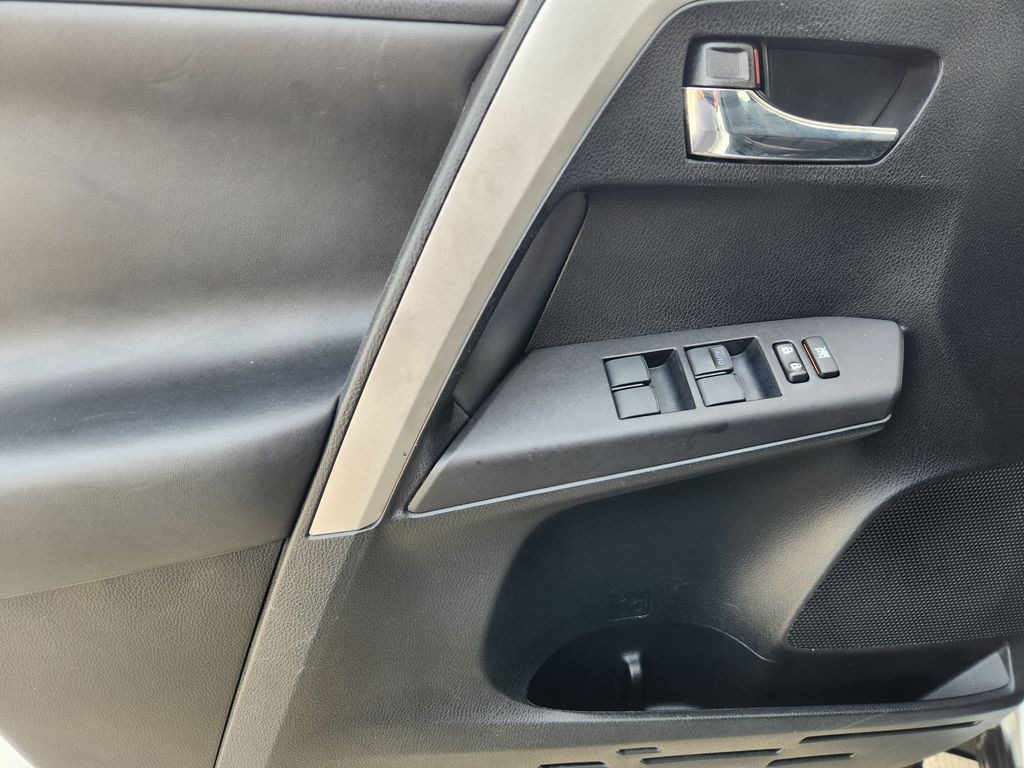2016 Toyota RAV4 XLE White at Baytown Hyundai