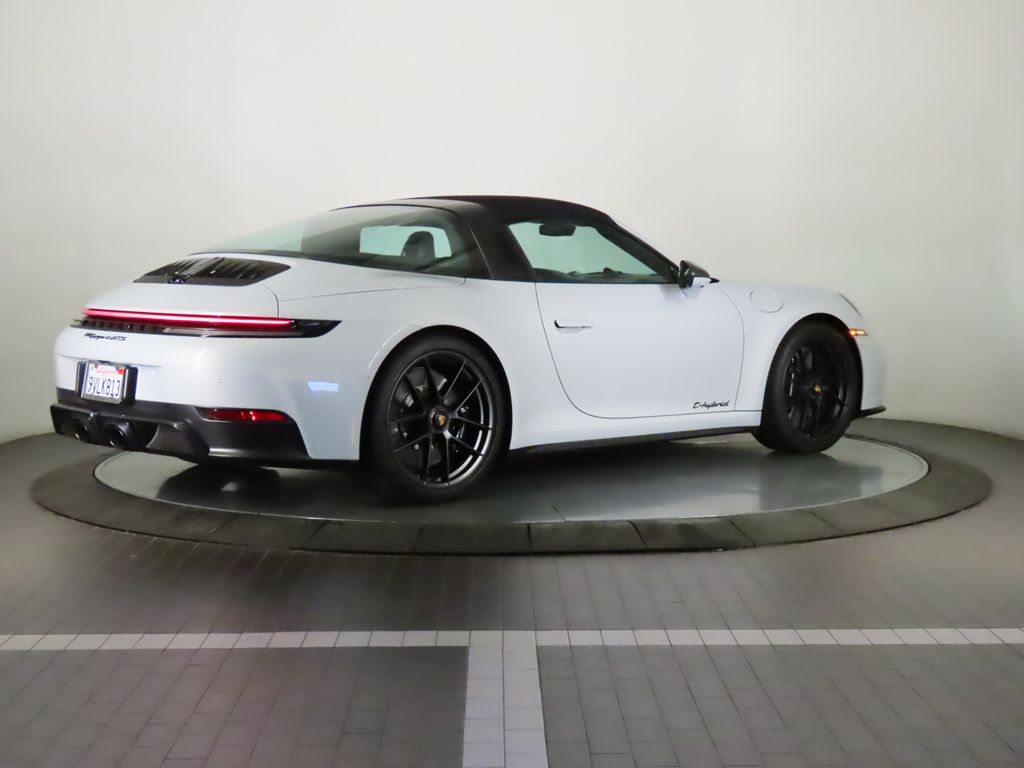 Thumbnail: 2025 Porsche 911 - 7