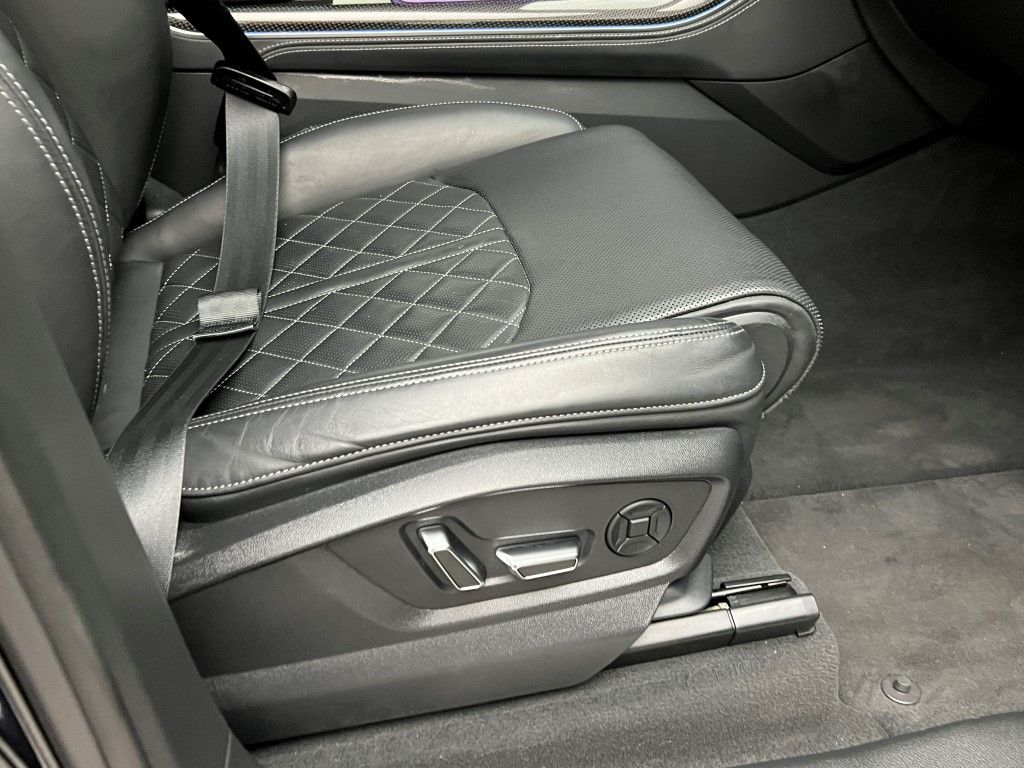 Thumbnail: 2021 Audi SQ7 - 14