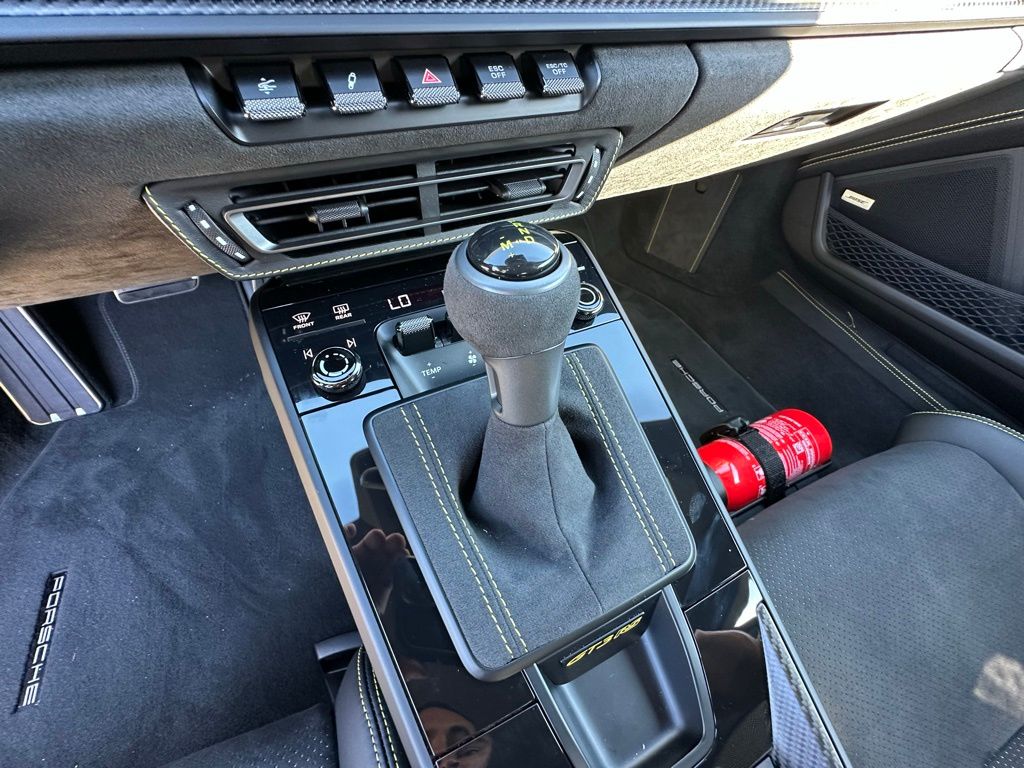 Thumbnail: 2025 Porsche 911 - 31