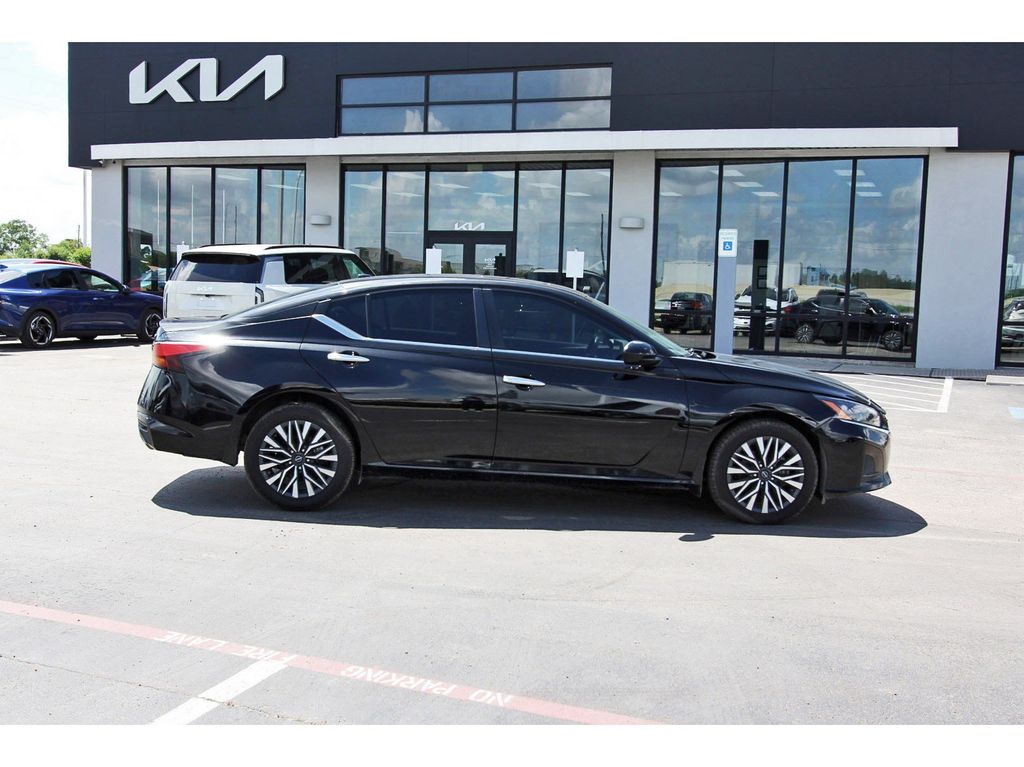 2024 Nissan Altima 2.5 SV - 3