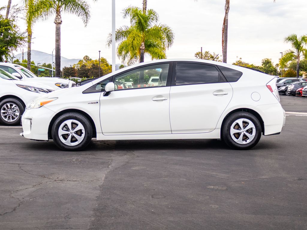 Used 2015 White Toyota Two image 8